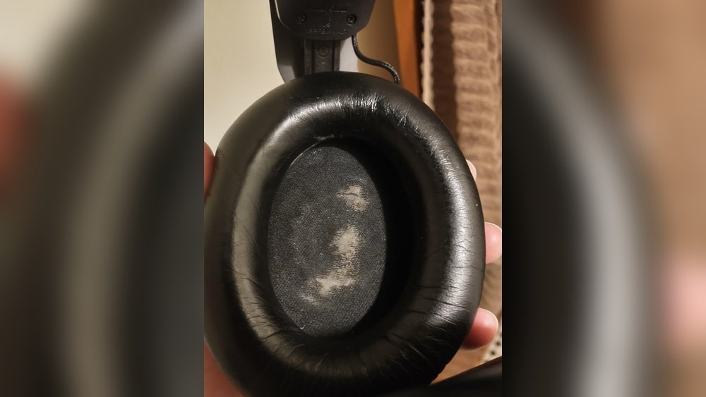 How To Clean Headphones