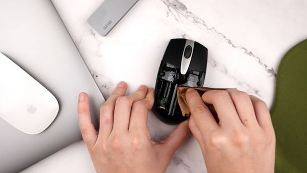 Optical Mouse Cleaning