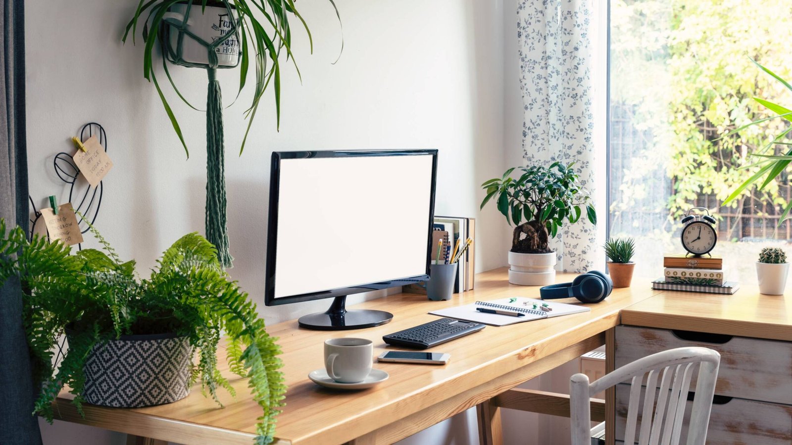 How to Prevent Dust on Desk: Top Tips for a Cleaner Workspace
