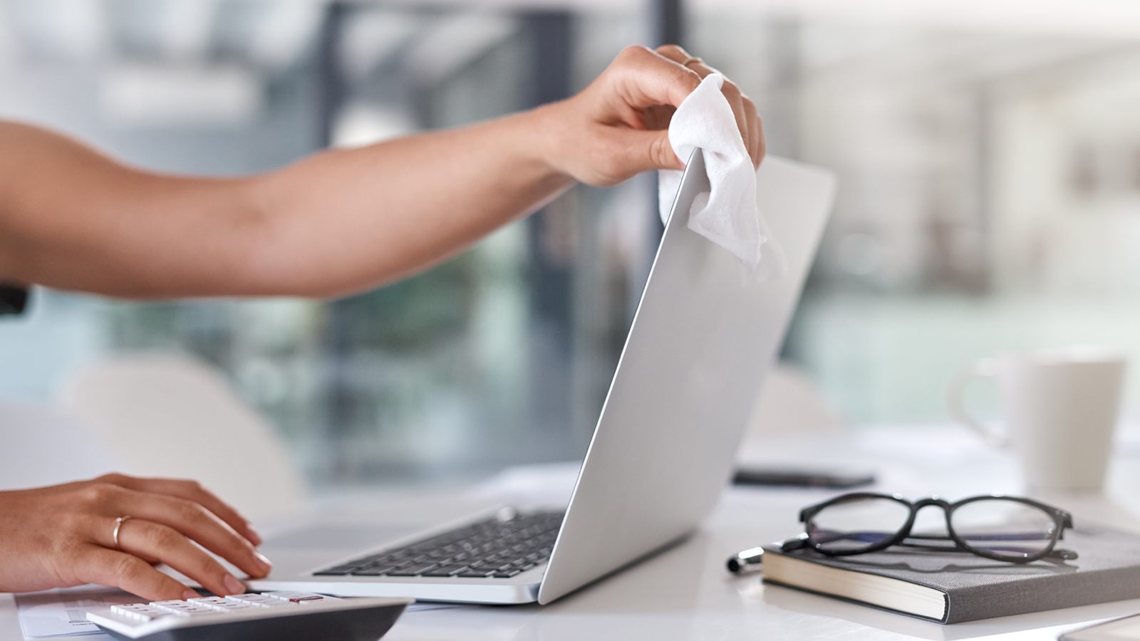 How to Reduce Germs on Office Desk: Expert Tips for a Cleaner Workspace