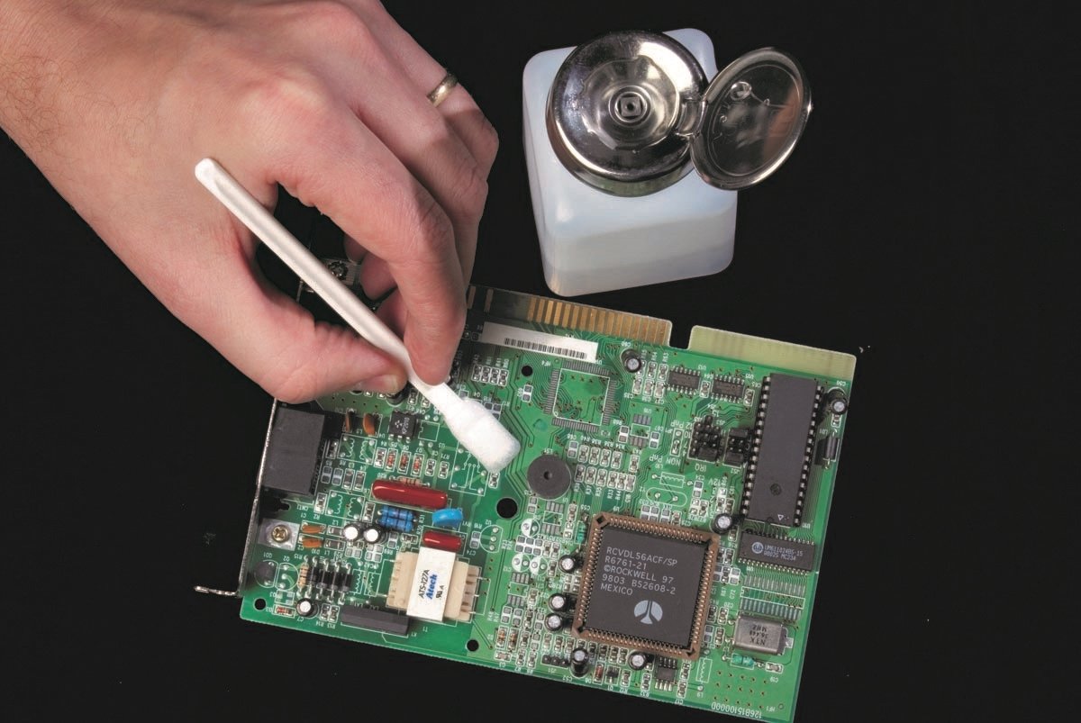 Isopropyl Alcohol for Electronics Cleaning: Safe and Effective Tips