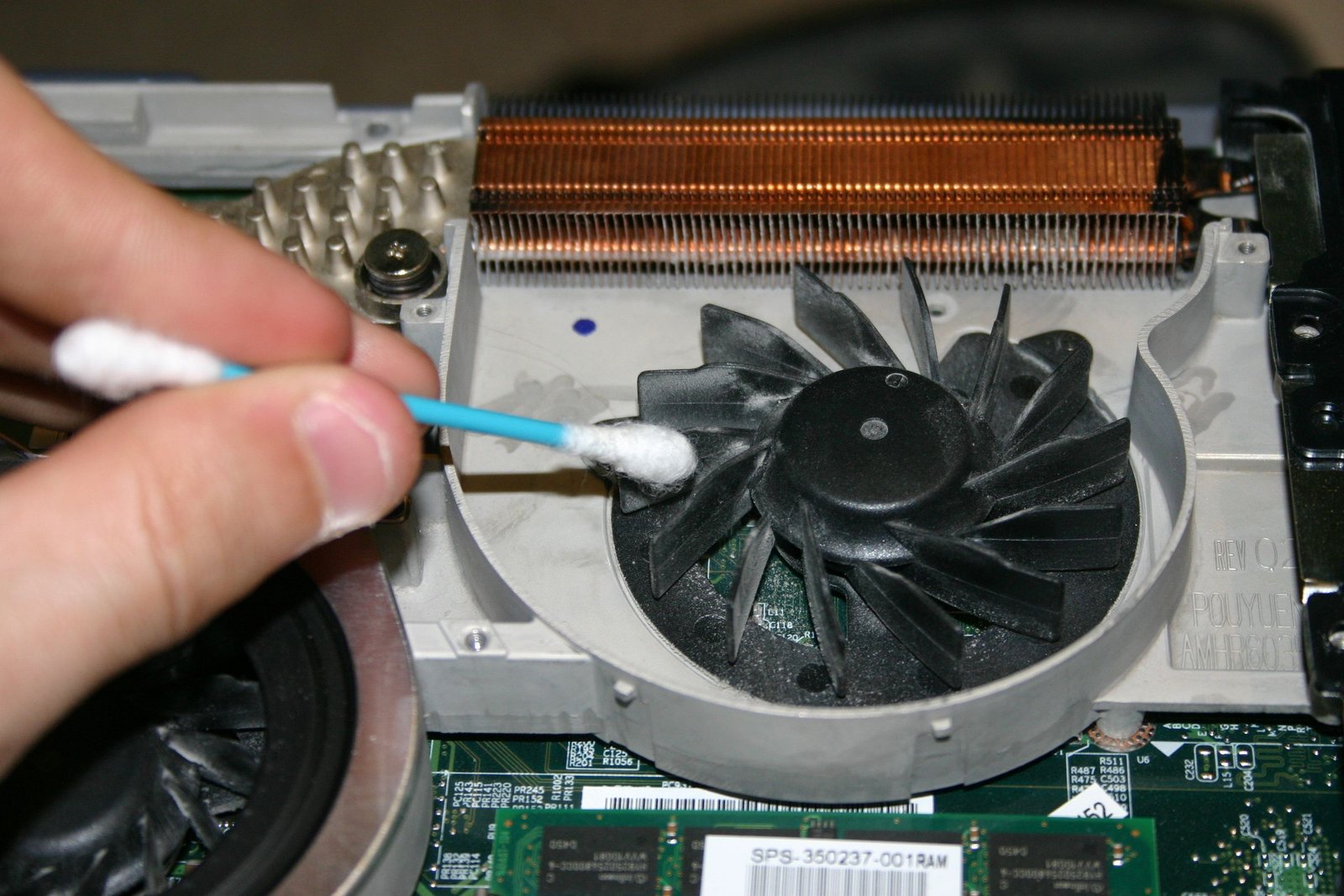 Laptop Cooling Pad Cleaning: Ultimate Guide for Peak Performance