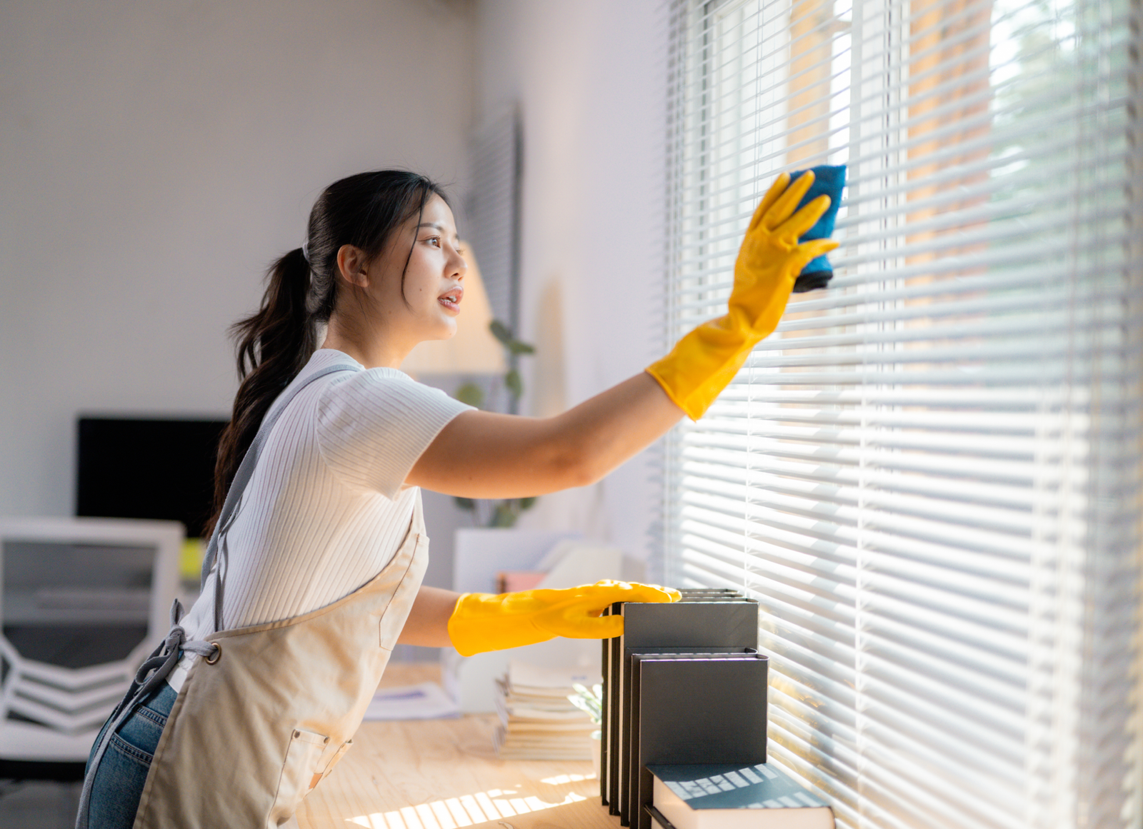 How to Clean Office Blinds: Easy Steps for a Spotless Workspace