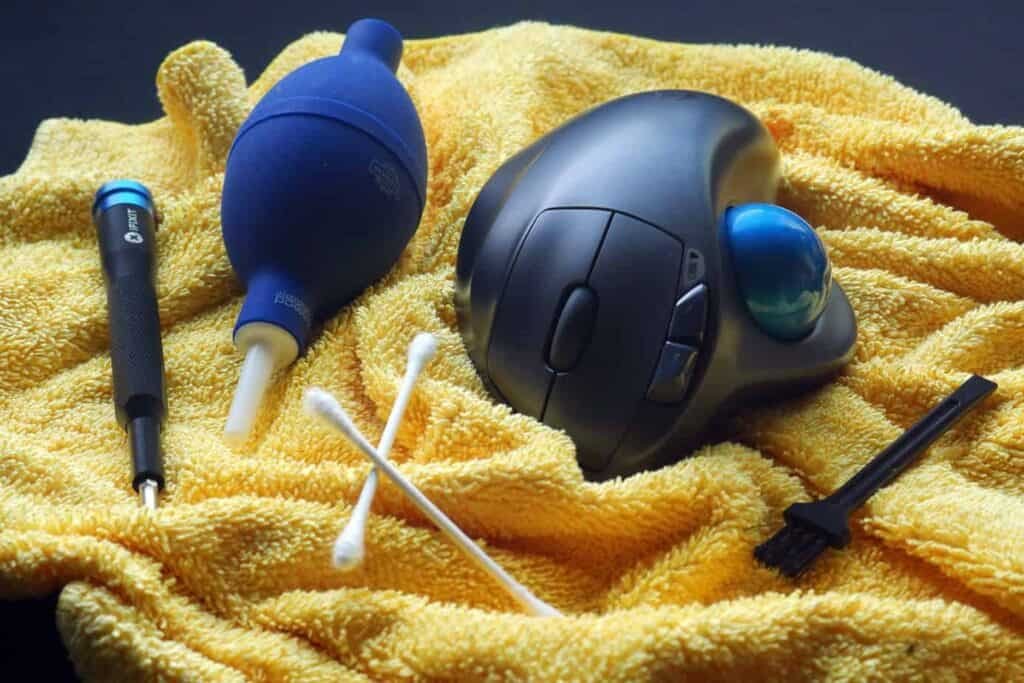 How to Clean Trackball Mouse: Easy Steps for Peak Performance