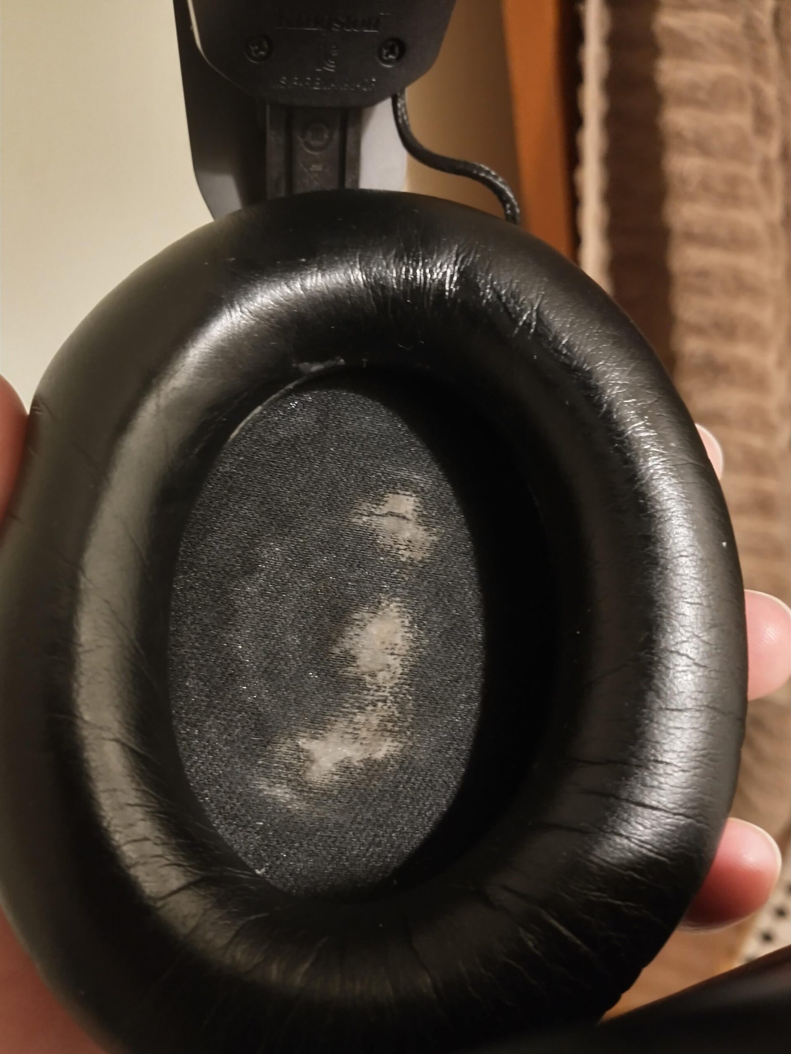 How to Sanitize Headphones for Germ-Free Listening