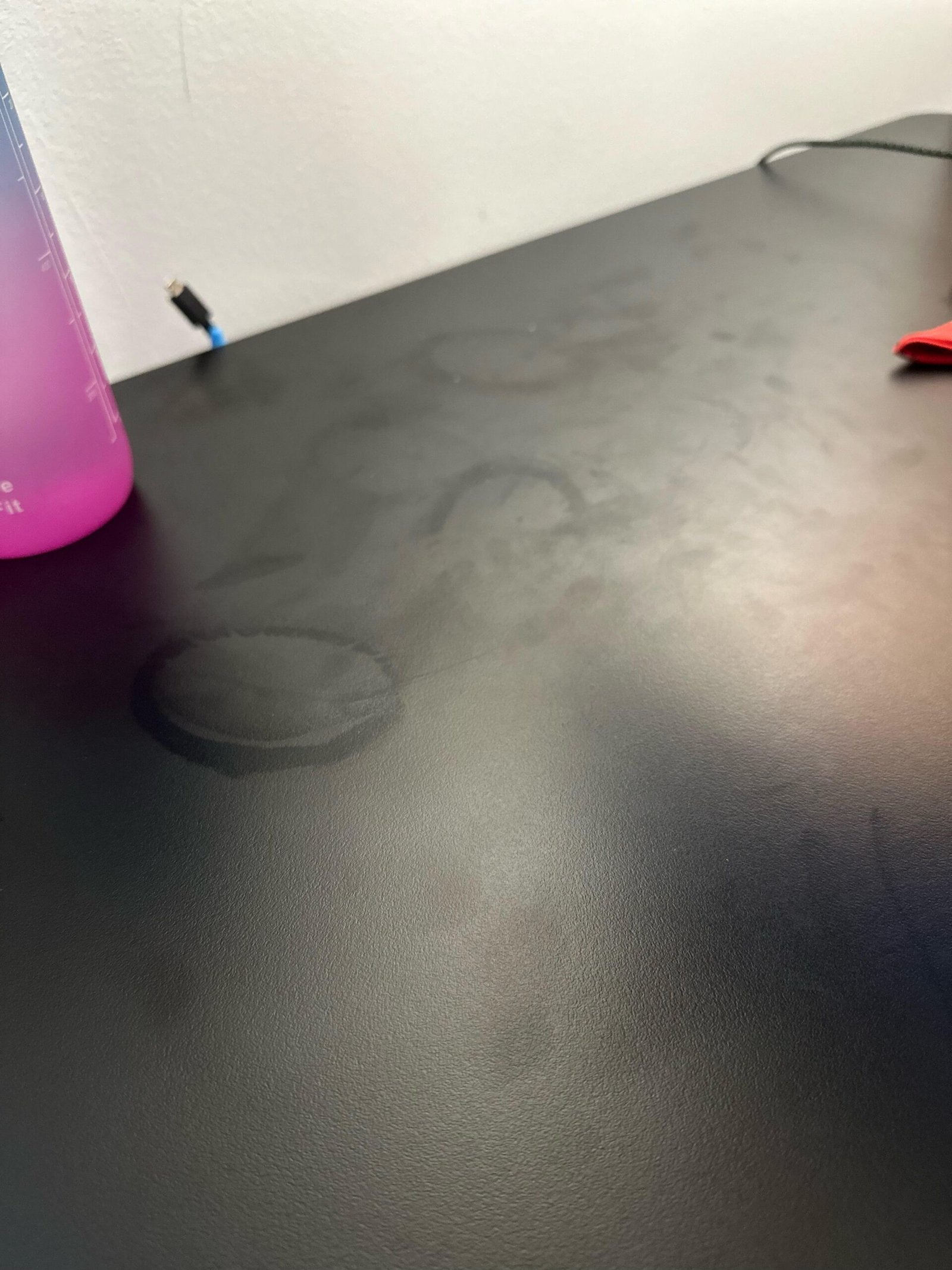How to Clean Plastic Desk: Quick and Easy Tips for a Spotless Surface