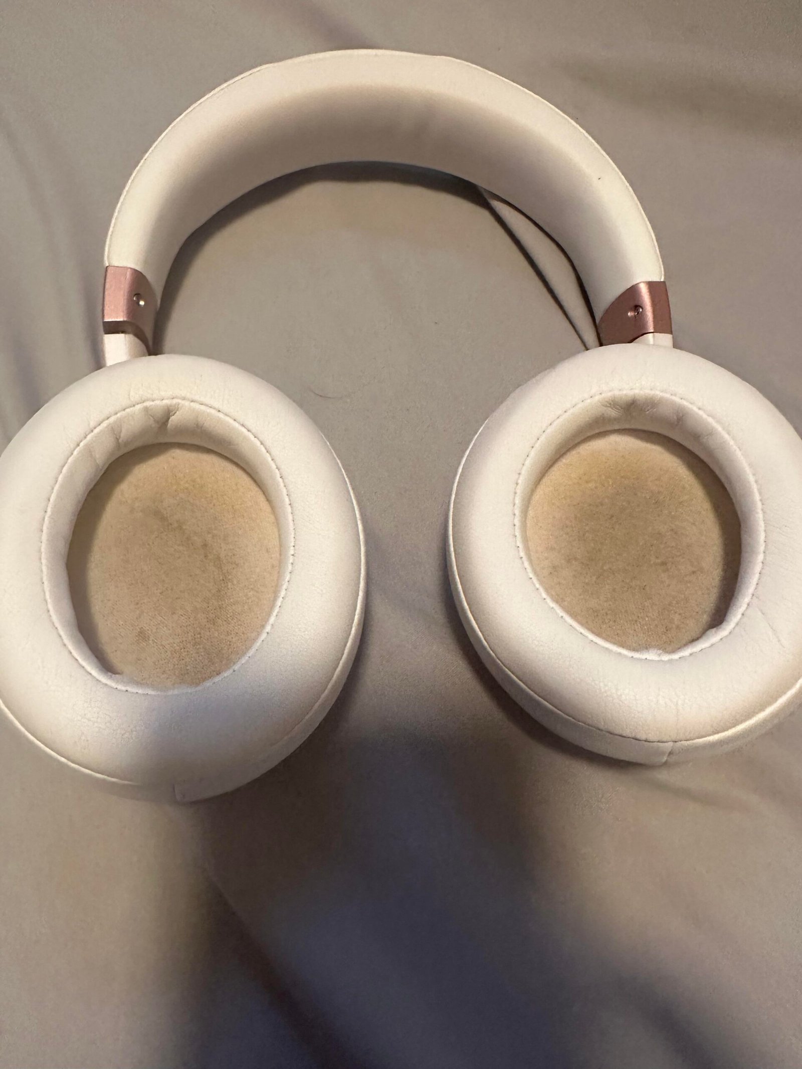 How to Clean Headphones: Easy Steps for Crystal Clear Sound