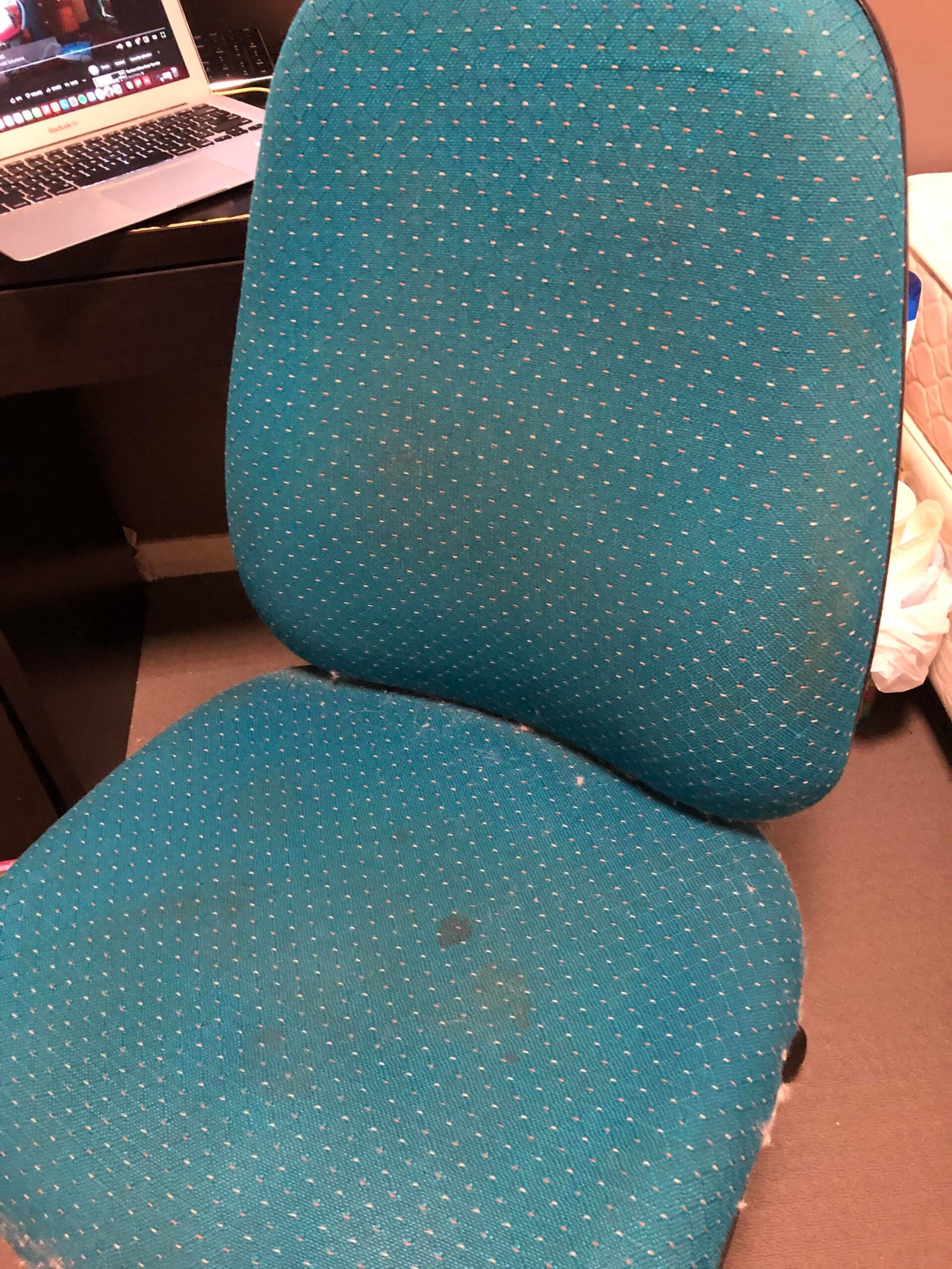 Office Chair Cleaning Tips: Keep Your Workspace Fresh and Hygienic